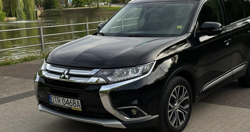 Mitsubishi Outlander cena 79900 przebieg: 210000, rok produkcji 2017 z Wrocław małe 596